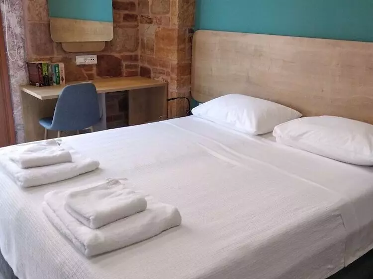 هتل Chios City Inn