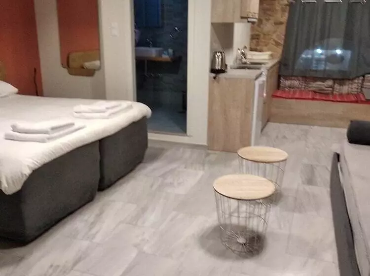 هتل Chios City Inn