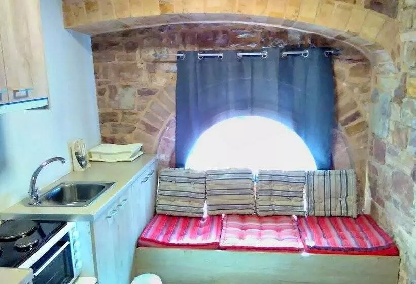 هتل Chios City Inn