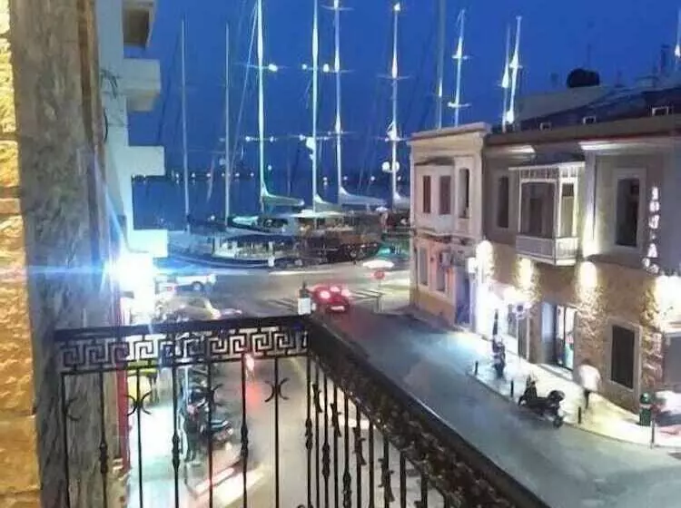 هتل Chios City Inn