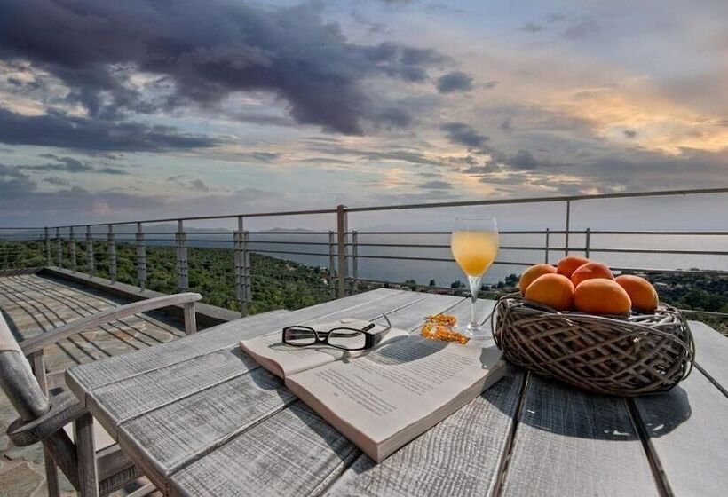 Отель Karavia Lux Inn