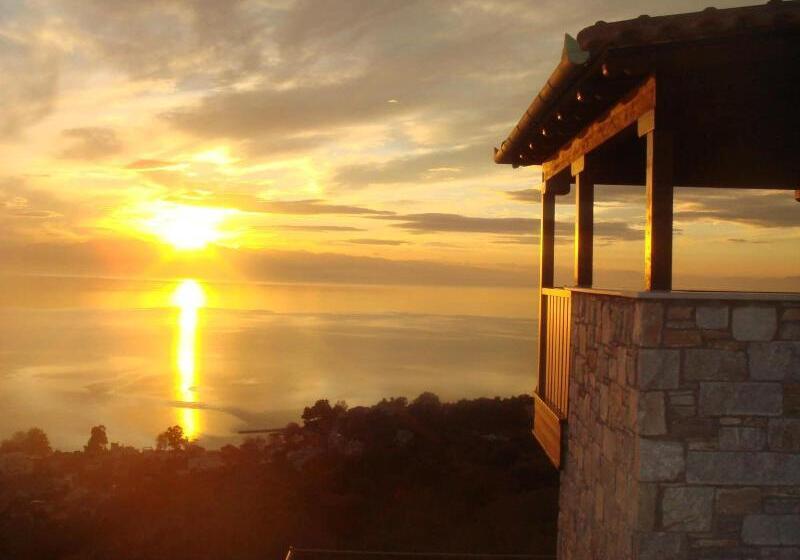 Отель Karavia Lux Inn