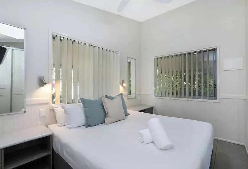 Hotelli Reflections Moonee Beach   Holiday Park