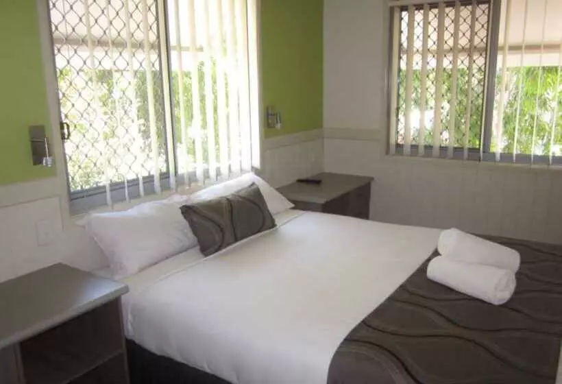 Hotelli Reflections Moonee Beach   Holiday Park