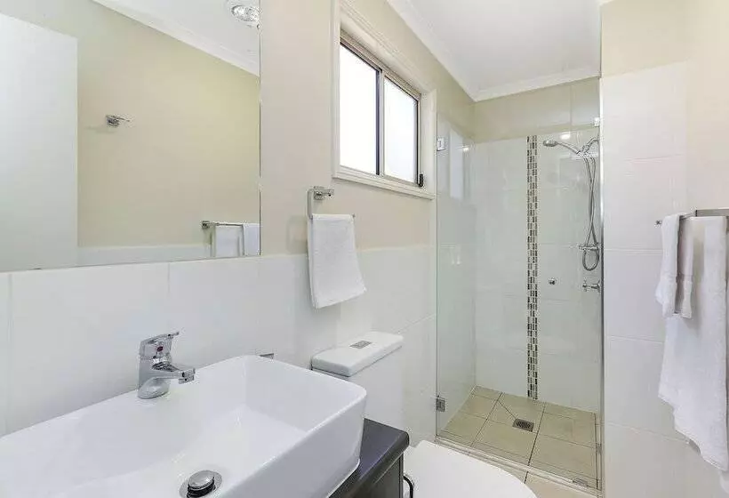 Hotelli Reflections Moonee Beach   Holiday Park