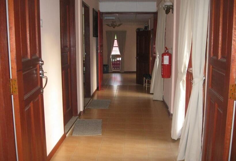 ホテル Traders Villa