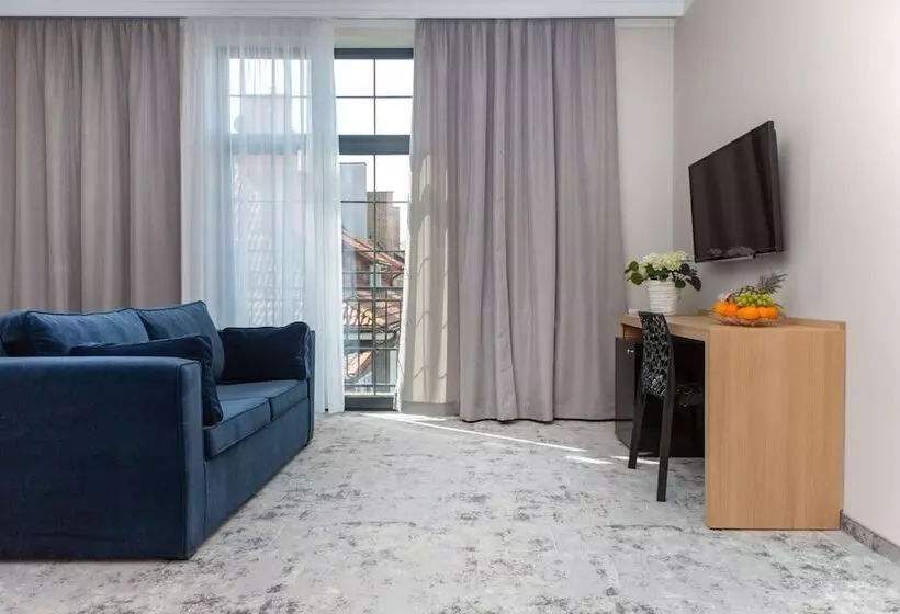 Hotelli Villa Grand Solis