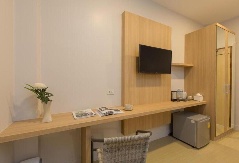 Phant At Thalang Service Apartment