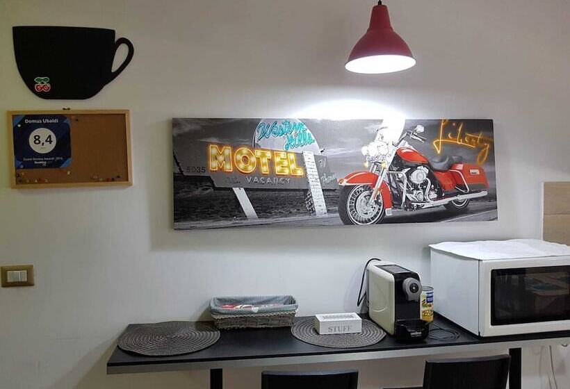 تختخواب و صبحانه Beb Domus Ubaldi