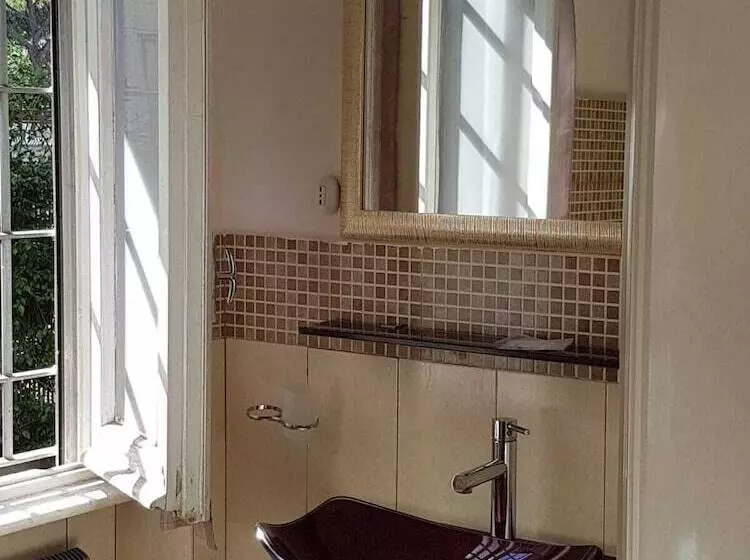 تختخواب و صبحانه Beb Domus Ubaldi