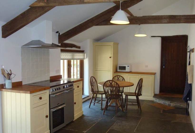 Lovely Cottage In Tavistock With Barbecue