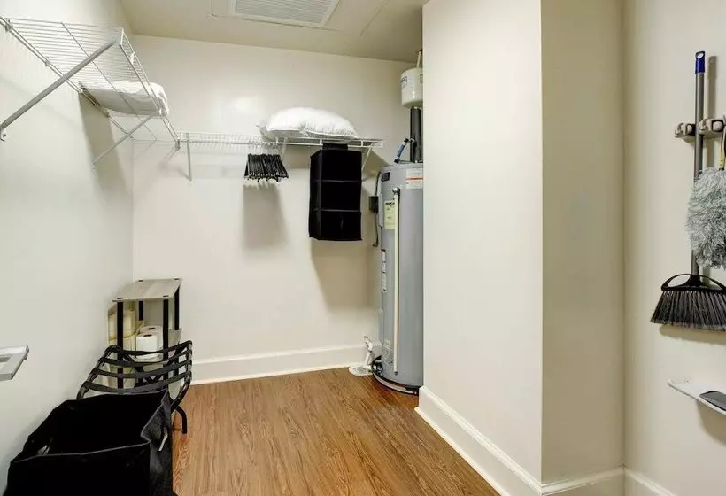 Pickwick  Cozy Dt Apts With Gym & Pool By Zencity