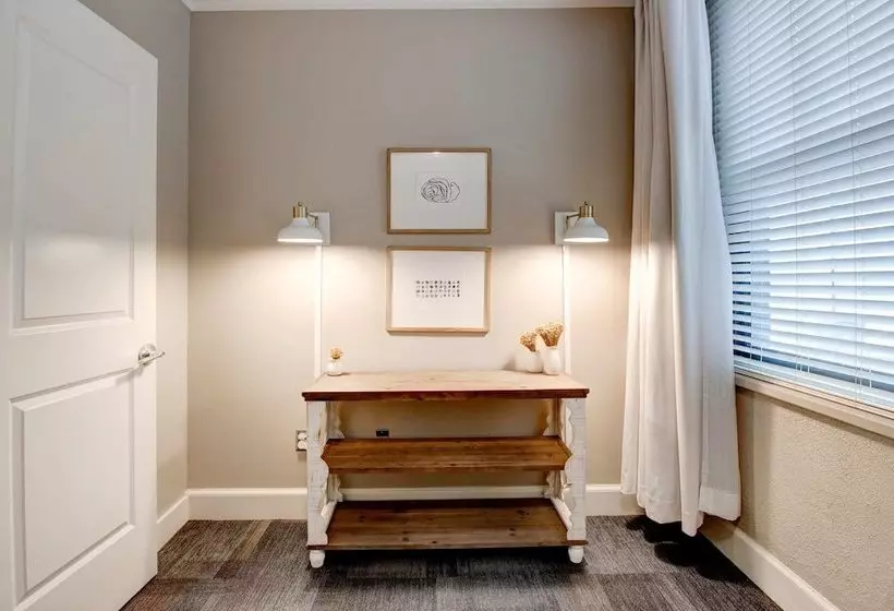 Pickwick  Cozy Dt Apts With Gym & Pool By Zencity