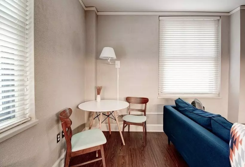 Pickwick  Cozy Dt Apts With Gym & Pool By Zencity