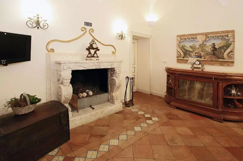 مسافرخانه Villa Alba D Oro Historic Luxury Villa