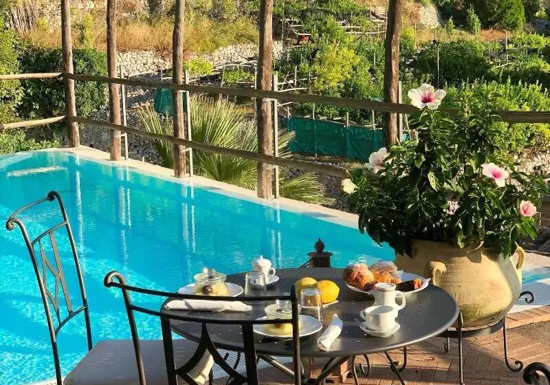 مسافرخانه Villa Alba D Oro Historic Luxury Villa