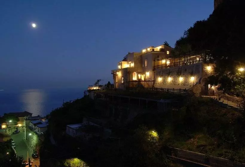 مسافرخانه Villa Alba D Oro Historic Luxury Villa