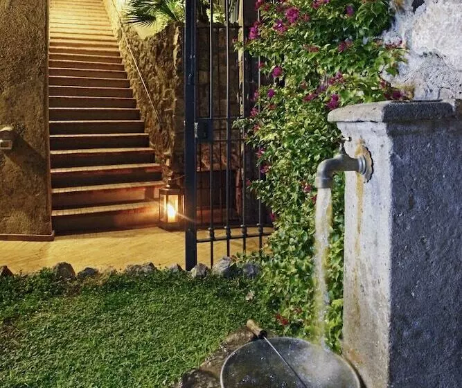 مسافرخانه Villa Alba D Oro Historic Luxury Villa