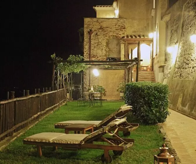 مسافرخانه Villa Alba D Oro Historic Luxury Villa