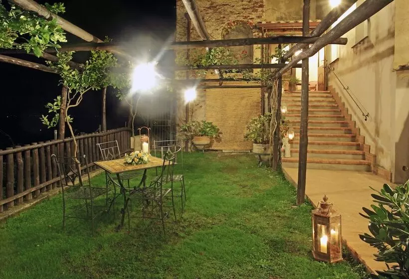 مسافرخانه Villa Alba D Oro Historic Luxury Villa