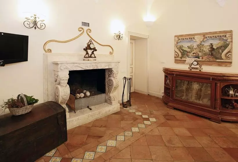 مسافرخانه Villa Alba D Oro Historic Luxury Villa