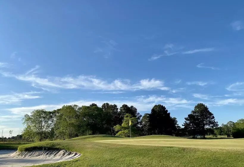 Hotelli Blueberry Plantation Golf Resort