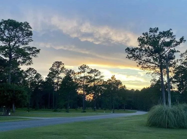 Hotelli Blueberry Plantation Golf Resort