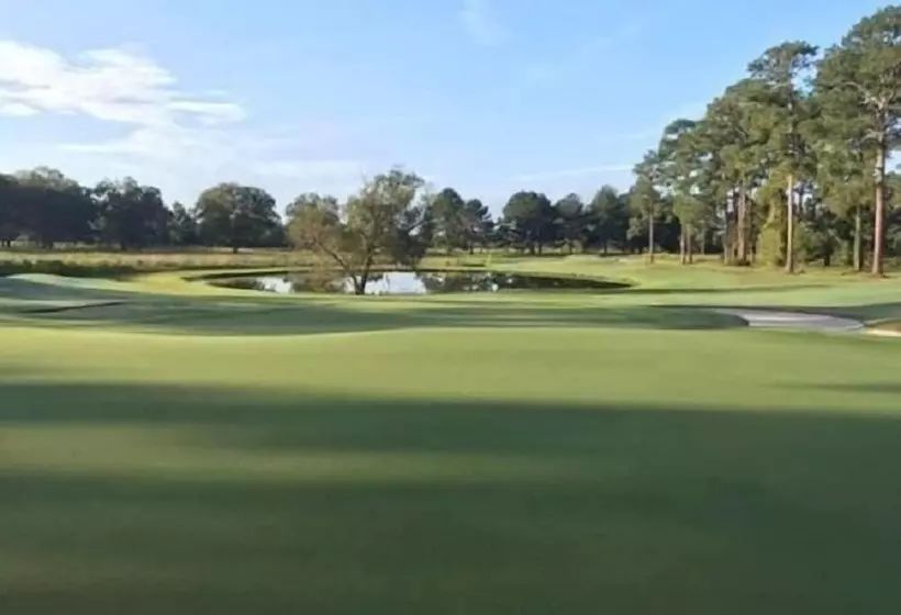 Hotelli Blueberry Plantation Golf Resort