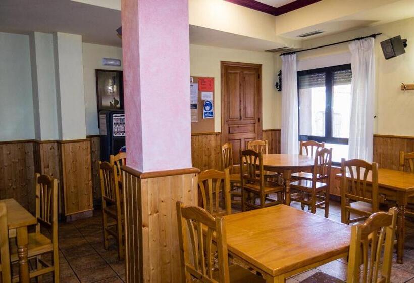 El Roble Hotel Restaurante