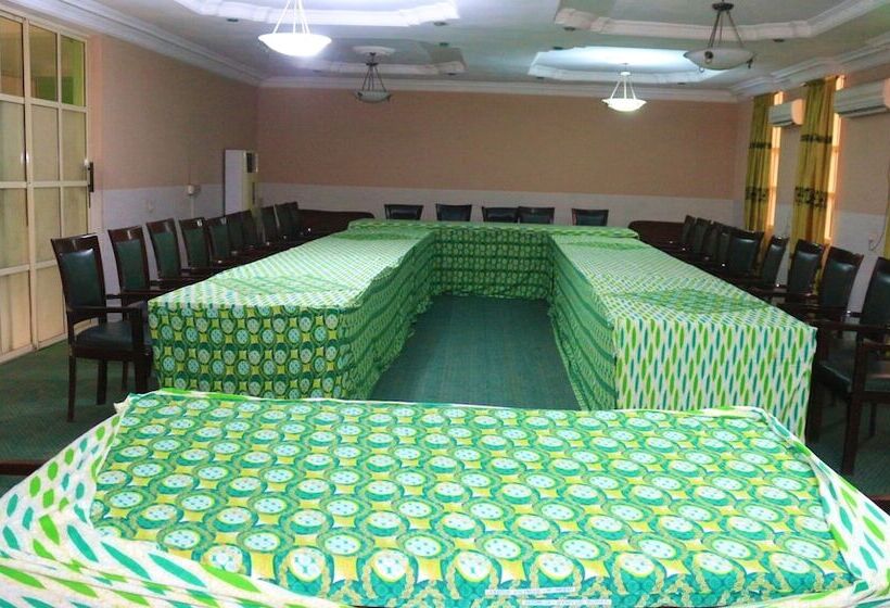 هتل Room In Lodge The Golf Prince