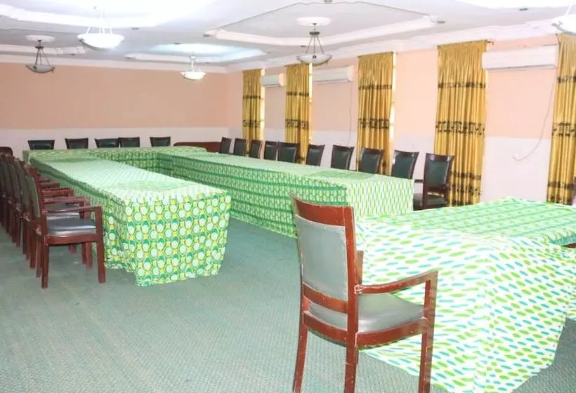 هتل Room In Lodge   The Golf Prince