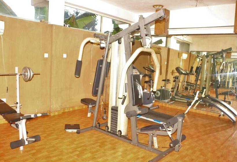 هتل Room In Lodge The Golf Prince