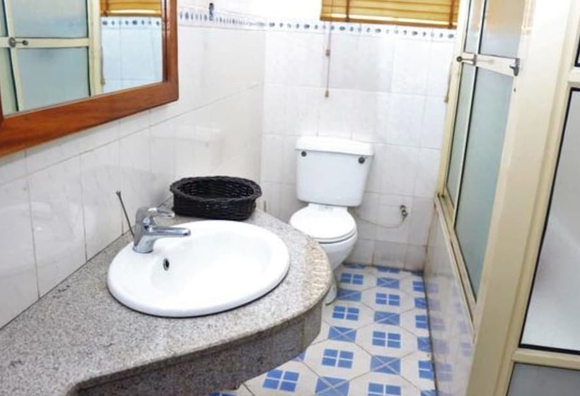 هتل Room In Lodge The Golf Prince