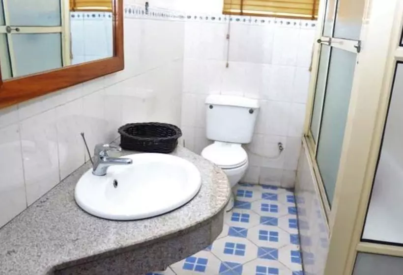 هتل Room In Lodge   The Golf Prince