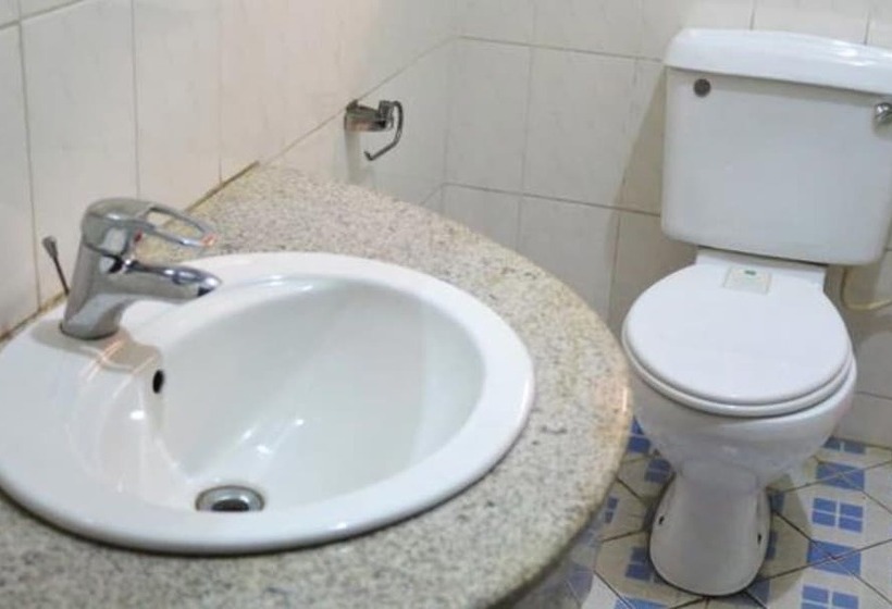 هتل Room In Lodge The Golf Prince