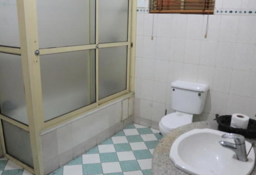 هتل Room In Lodge The Golf Prince