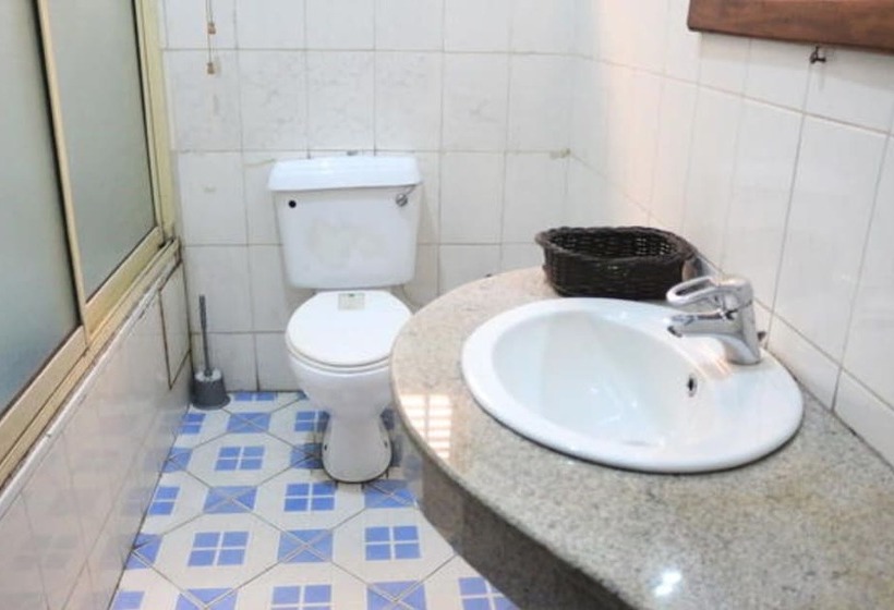 هتل Room In Lodge The Golf Prince