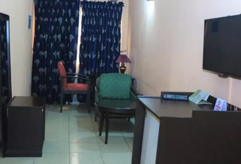 هتل Room In Lodge   The Golf Prince