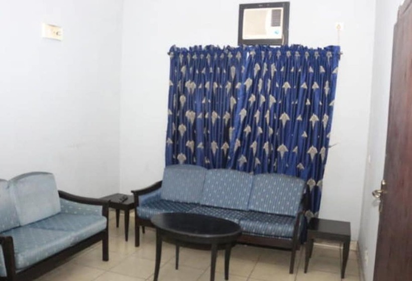 هتل Room In Lodge The Golf Prince