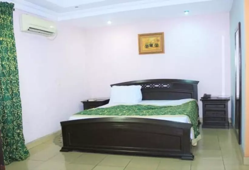هتل Room In Lodge   The Golf Prince