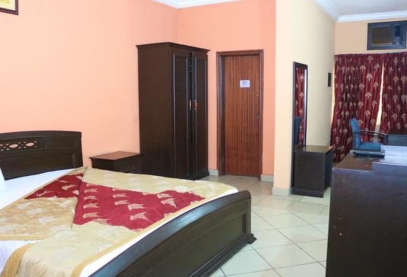 هتل Room In Lodge The Golf Prince