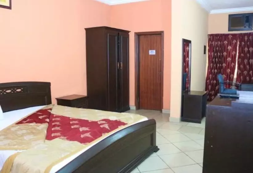 هتل Room In Lodge   The Golf Prince