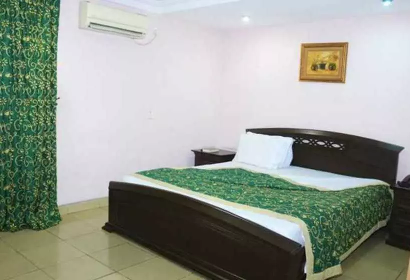 هتل Room In Lodge   The Golf Prince