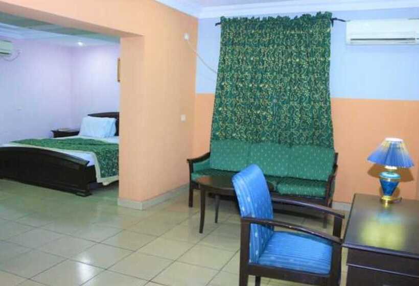 هتل Room In Lodge The Golf Prince