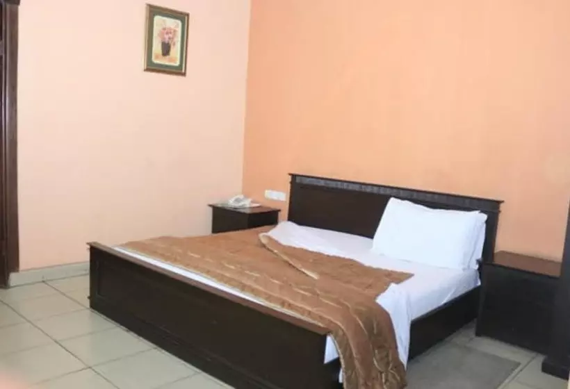 هتل Room In Lodge   The Golf Prince