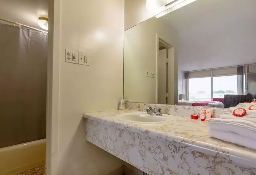 Motelli Oyo  At Chicago Rockford International Airport, Il