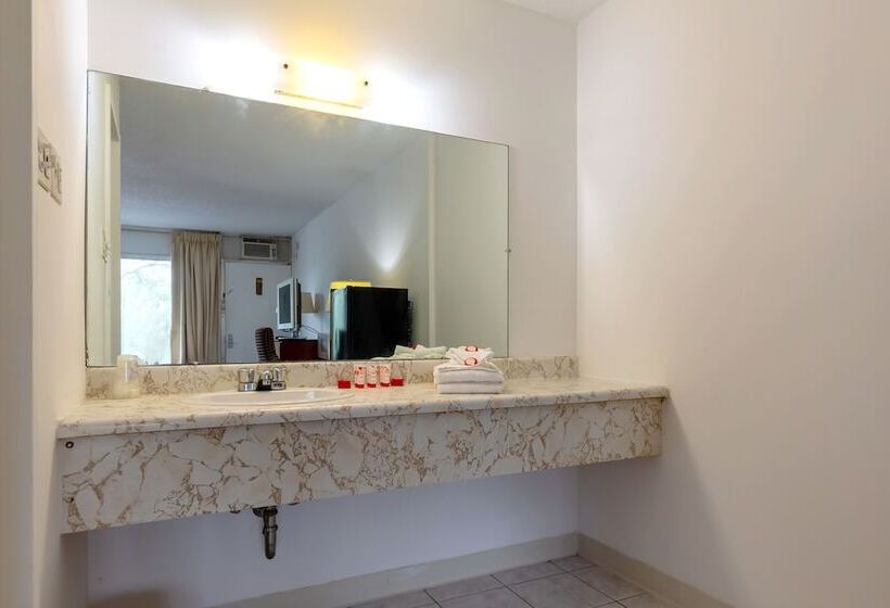 فندق على الطريق Oyo  At Chicago Rockford International Airport, Il