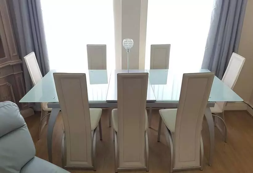 Majatalo Alexandra House