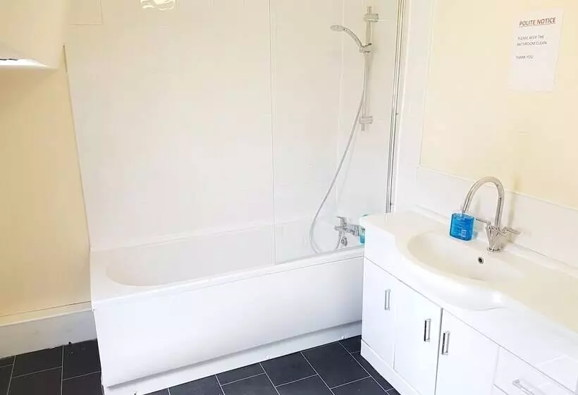 Majatalo Alexandra House