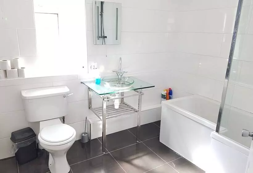 Majatalo Alexandra House